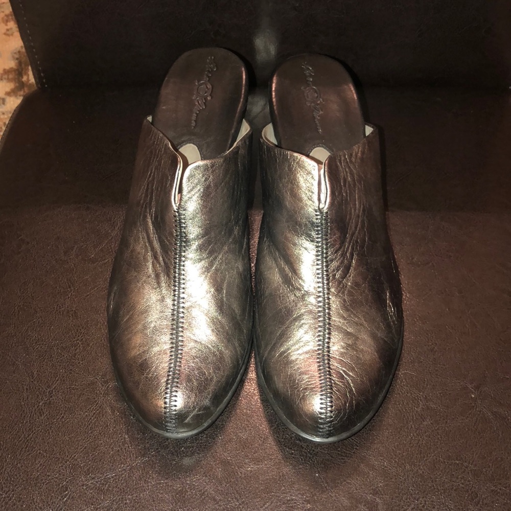 Born brand silver leather mules, soft, comfortable